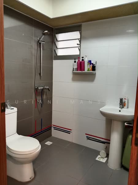 353B Anchorvale Lane, 353B Anchorvale Lane, 2 Bedrooms, 732 sqft, HDB Flat For Sale, by Suriani Mansoor, 500223898 - Bathroom - PropertyGuru.com.sg