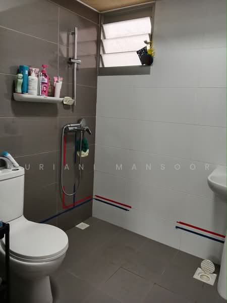 353B Anchorvale Lane, 353B Anchorvale Lane, 2 Bedrooms, 732 sqft, HDB Flat For Sale, by Suriani Mansoor, 500223898 - Bathroom - PropertyGuru.com.sg