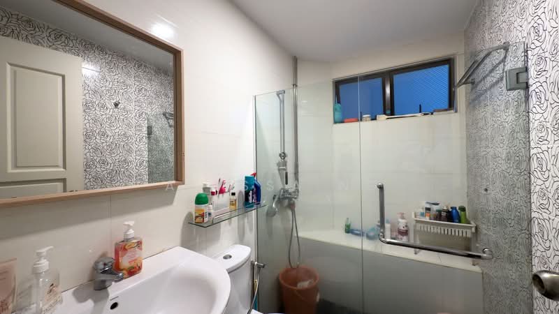 Bayshore Park, 50 Bayshore Road, 2 Bedrooms, 936 sqft, Condominium For Sale, by Alyssa Ng, 500223947 - Master Bath - PropertyGuru.com.sg
