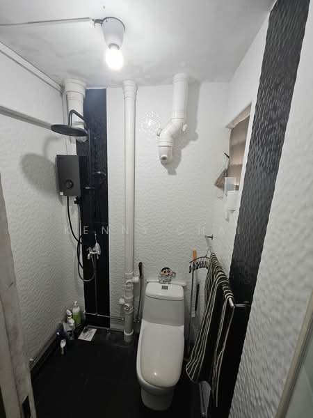 20 Hougang Avenue 3, 20 Hougang Avenue 3, 3 Bedrooms, 786 sqft, HDB Flat For Sale, by Kenny Chai, 500223964 - Bathroom - PropertyGuru.com.sg