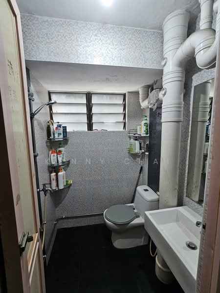 20 Hougang Avenue 3, 20 Hougang Avenue 3, 3 Bedrooms, 786 sqft, HDB Flat For Sale, by Kenny Chai, 500223964 - Bathroom - PropertyGuru.com.sg