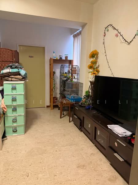 Kembangan Plaza, 18 Jalan Masjid, 1 Bedroom, 764 sqft, Apartment For Sale, by Marie Tan Mei Li, 500223987 - Living Room - PropertyGuru.com.sg