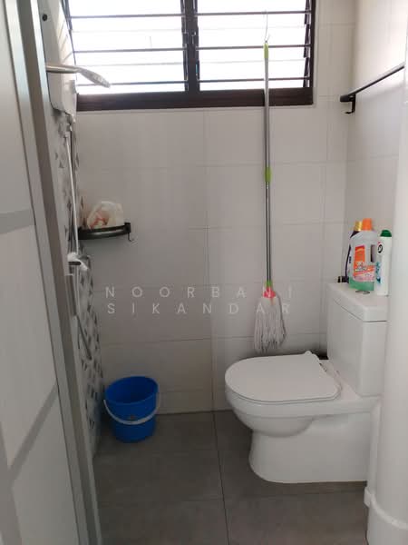 44 Chai Chee Street, 44 Chai Chee Street, 3 Bedrooms, 883 sqft, HDB Flat For Sale, by Noorbani Sikandar, 500224001 - Common Bathroom - PropertyGuru.com.sg
