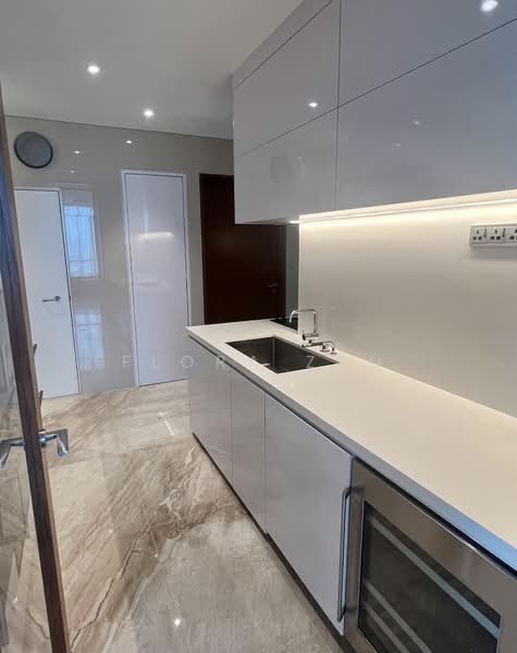 Skyline @ Orchard Boulevard, 23 Angullia Park, 4 Bedrooms, 3,100 sqft, Condominium For Sale, by Flora Zhu, 500224004 - Kitchen - PropertyGuru.com.sg