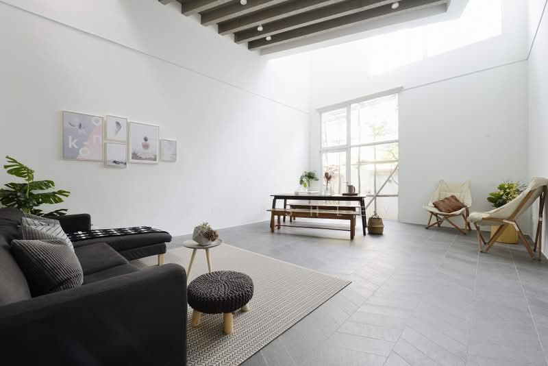 Helsinki Loft in Gallery House, 15 Lorong 24A Geylang, Studio, 800 sqft, Shophouse For Rent, by Riko Ashley, 500224005 - Living Room - PropertyGuru.com.sg