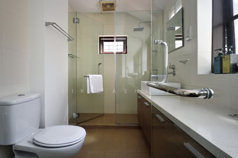 Neptune Studio in Palladium House, 10 Saunders Road, Studio, 403 sqft, Terraced House For Rent, by Riko Ashley, 500224009 - Bathroom - PropertyGuru.com.sg