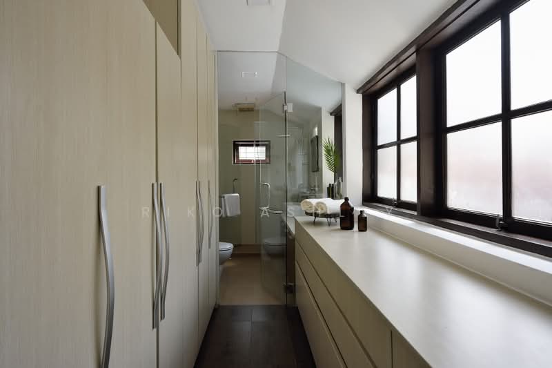 Neptune Studio in Palladium House, 10 Saunders Road, Studio, 403 sqft, Terraced House For Rent, by Riko Ashley, 500224009 - Bathroom - PropertyGuru.com.sg