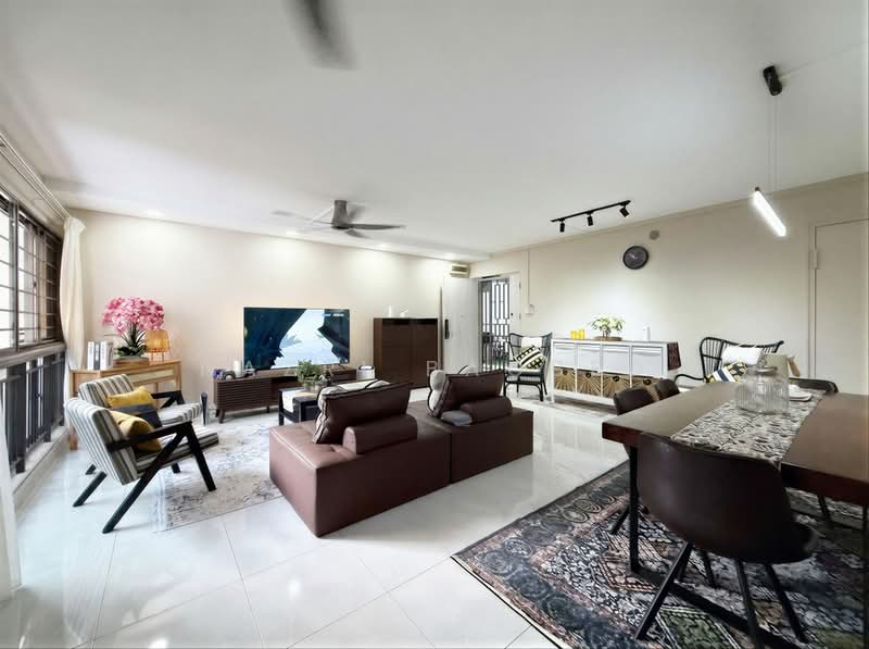 122A Sengkang East Way, 122A Sengkang East Way, 3 Bedrooms, 1,184 sqft, HDB Flat For Sale, by Nazri Baobed, 500224021 - Living Room - PropertyGuru.com.sg