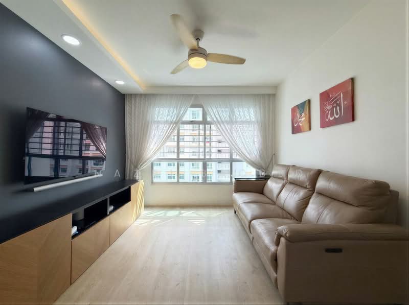870A Tampines Street 86, 870A Tampines Street 86, 3 Bedrooms, 1,011 sqft, HDB Flat For Sale, by Nazri Baobed, 500224027 - Living Room - PropertyGuru.com.sg