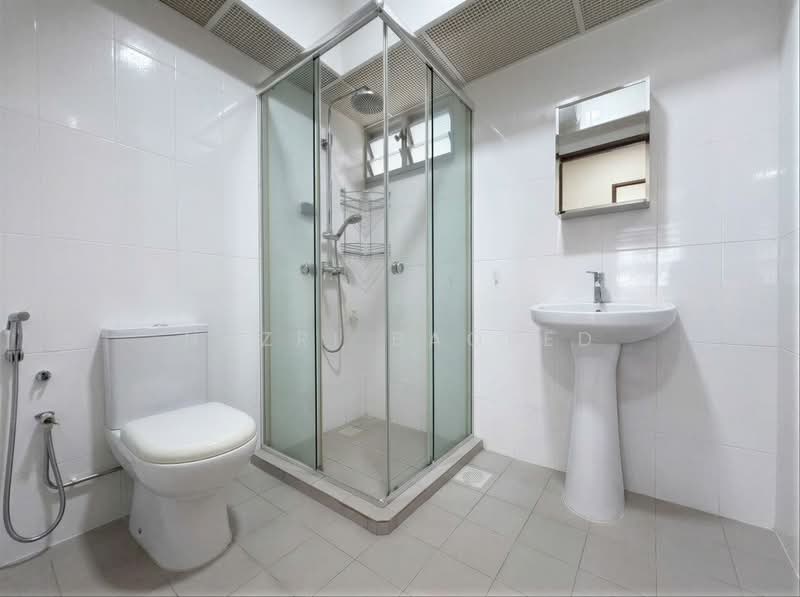870A Tampines Street 86, 870A Tampines Street 86, 3 Bedrooms, 1,011 sqft, HDB Flat For Sale, by Nazri Baobed, 500224027 - Bathroom - PropertyGuru.com.sg