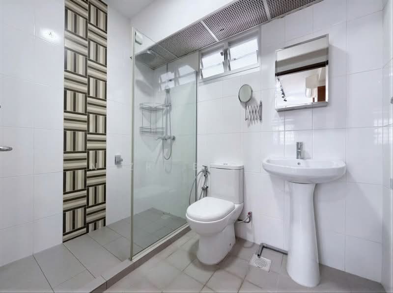 870A Tampines Street 86, 870A Tampines Street 86, 3 Bedrooms, 1,011 sqft, HDB Flat For Sale, by Nazri Baobed, 500224027 - Bathroom - PropertyGuru.com.sg