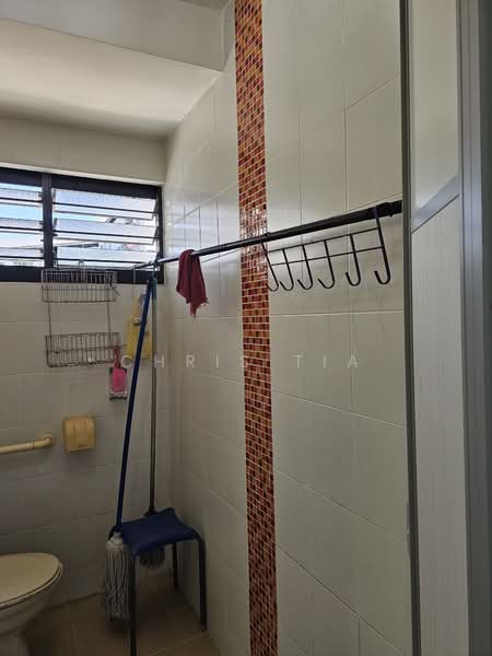 112 Tampines Street 11, 112 Tampines Street 11, 3 Bedrooms, 1,119 sqft, HDB Flat For Sale, by Chris Tia, 500224028 - Bathroom - PropertyGuru.com.sg