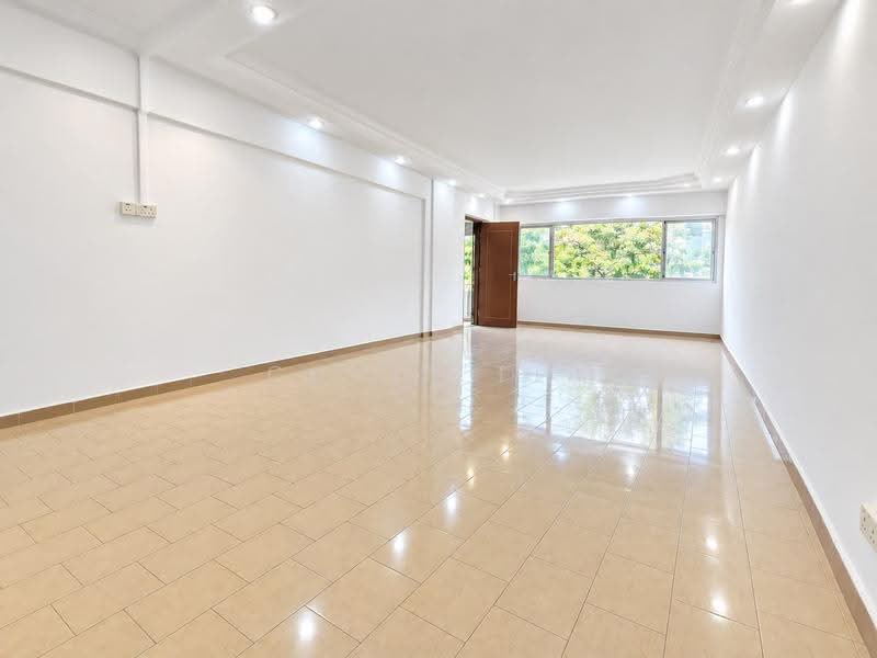 112 Tampines Street 11, 112 Tampines Street 11, Pasir Ris / Tampines, 3 Bedrooms, 1,119 sqft, HDB Flat For Sale, by Chris Tia, 500224028 - Actual Living Room - PropertyGuru.com.sg