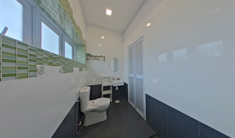 St. Francis, Jalan Manis, Room Rental, 100 sqft, Terraced House For Rent, by Joyce Lim, 500224031 - Bathroom - PropertyGuru.com.sg
