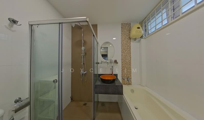 St. Francis, Jalan Manis, Room Rental, 100 sqft, Terraced House For Rent, by Joyce Lim, 500224031 - Bathroom - PropertyGuru.com.sg