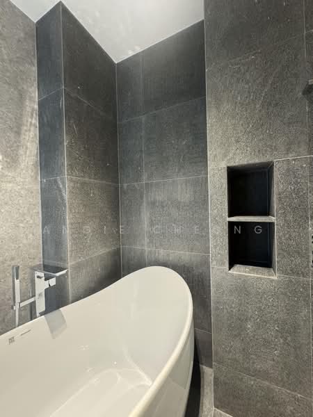 Freehold Inter-Terrace Newly Built with Lift!, , 5 Bedrooms, 4,834 sqft, Terraced House For Sale, by Angie Cheong, 500224037 - Bathroom - PropertyGuru.com.sg