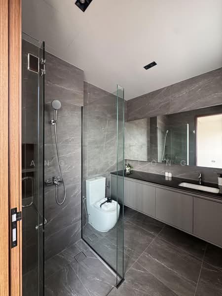 Freehold Inter-Terrace Newly Built with Lift!, , 5 Bedrooms, 4,834 sqft, Terraced House For Sale, by Angie Cheong, 500224037 - Bathroom - PropertyGuru.com.sg