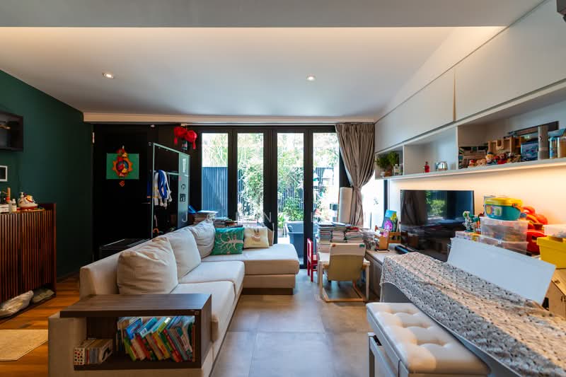 61 Jalan Tenteram, 61 Jalan Tenteram, 3 Bedrooms, 1,010 sqft, HDB Flat For Sale, by John Lim, 500224041 - Living Room - PropertyGuru.com.sg