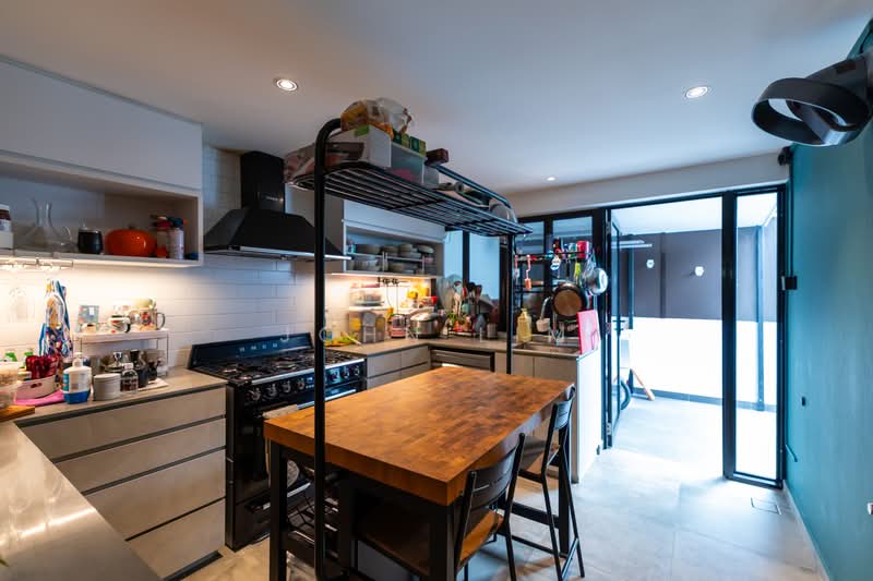 61 Jalan Tenteram, 61 Jalan Tenteram, 3 Bedrooms, 1,010 sqft, HDB Flat For Sale, by John Lim, 500224041 - Kitchen - PropertyGuru.com.sg