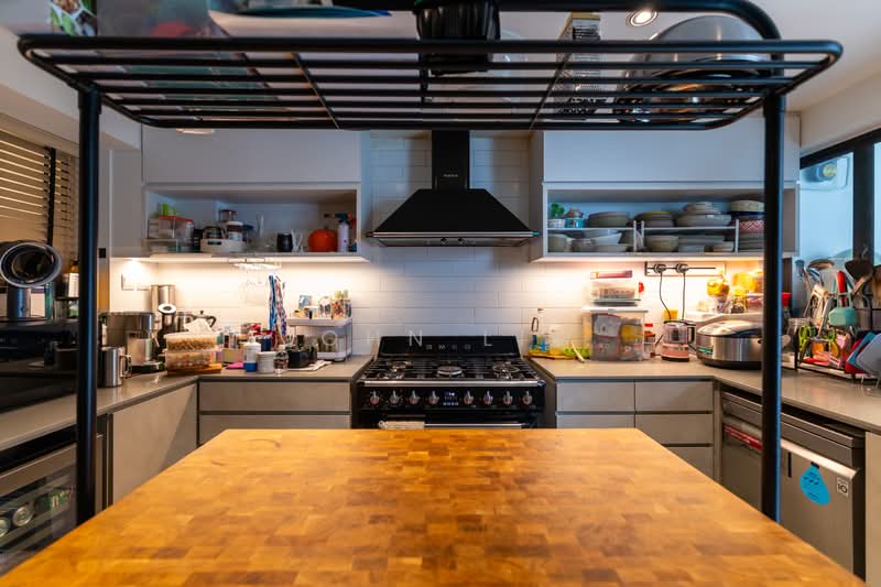 61 Jalan Tenteram, 61 Jalan Tenteram, 3 Bedrooms, 1,010 sqft, HDB Flat For Sale, by John Lim, 500224041 - Kitchen - PropertyGuru.com.sg