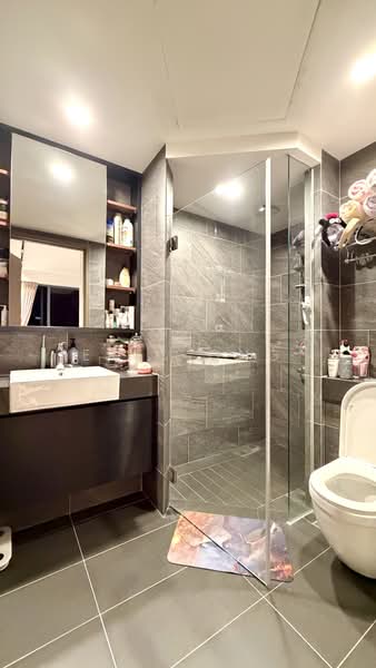 Affinity At Serangoon, 20 Serangoon North Avenue 1, 2 Bedrooms, 753 sqft, Condominium For Sale, by Eric Ong, 500224045 - Bathroom - PropertyGuru.com.sg
