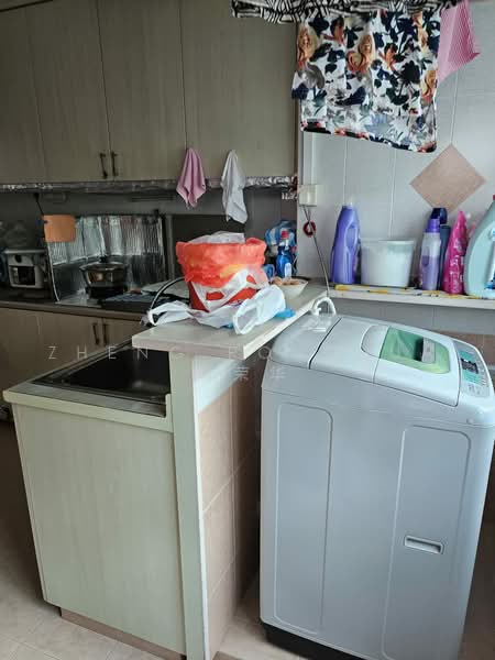327 Clementi Avenue 5, 327 Clementi Avenue 5, Room Rental, 120 sqft, HDB Flat For Rent, by Zheng Ronghua 郑荣华, 500224058 - Kitchen - PropertyGuru.com.sg