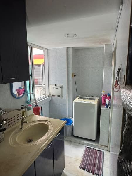 41 Novena Hill, , 2 Bedrooms, 657 sqft, Walk-up Apartment For Rent, by Corin Tan, 500224080 - Bathroom - PropertyGuru.com.sg