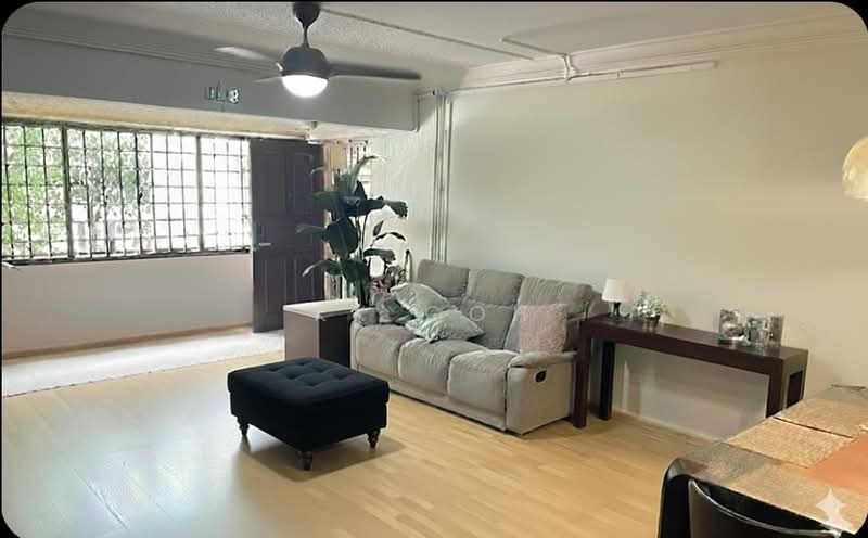 331 Jurong East Avenue 1, 331 Jurong East Avenue 1, 3 Bedrooms, 1,400 sqft, HDB Flat For Sale, by KK Goh, 500224097 - Living Room - PropertyGuru.com.sg