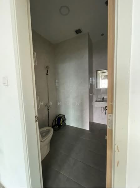 E-Centre @ Redhill, 3791 Jalan Bukit Merah, 990 sqft, Light Industrial (B1) For Sale, by Ssharon Loh, 500224104 - CommercialGuru.com.sg