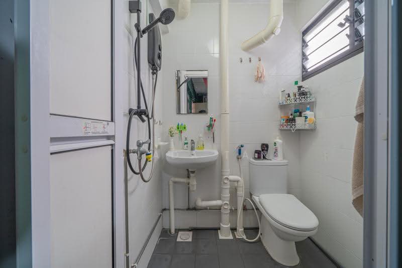 219 Bukit Batok Street 21, 219 219, Dairy Farm / Bukit Panjang / Choa Chu Kang, 2 Bedrooms, 721 sqft, HDB Flat For Sale, by Jiada Tan, 500224114 - Bathroom - PropertyGuru.com.sg