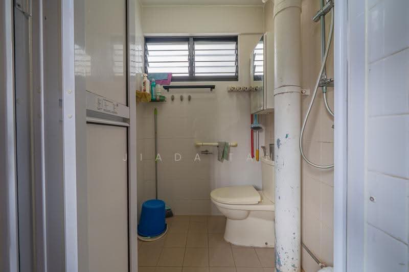 219 Bukit Batok Street 21, 219 219, Dairy Farm / Bukit Panjang / Choa Chu Kang, 2 Bedrooms, 721 sqft, HDB Flat For Sale, by Jiada Tan, 500224114 - Bathroom - PropertyGuru.com.sg