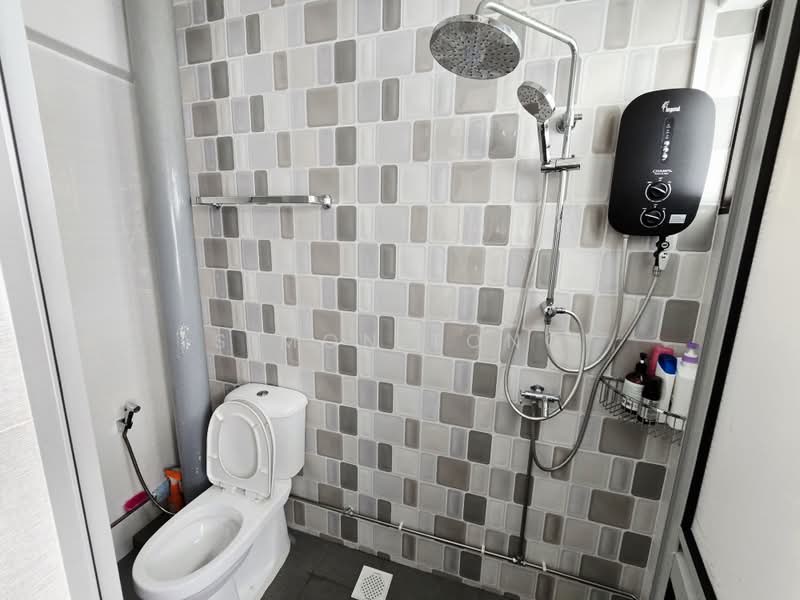 238 Choa Chu Kang Central, 238 Choa Chu Kang Central, 3 Bedrooms, 1,130 sqft, HDB Flat For Sale, by Simon Tong, 500224116 - Bathroom - PropertyGuru.com.sg