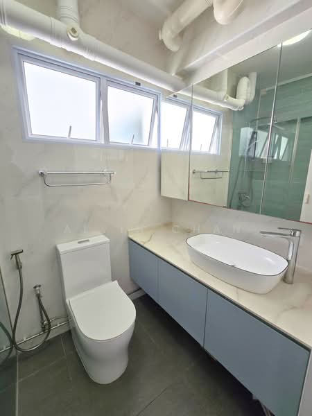283 Toh Guan Road, 283 Toh Guan Road, 3 Bedrooms, 969 sqft, HDB Flat For Sale, by Alvin Chan, 500224124 - Master Bathroom - PropertyGuru.com.sg