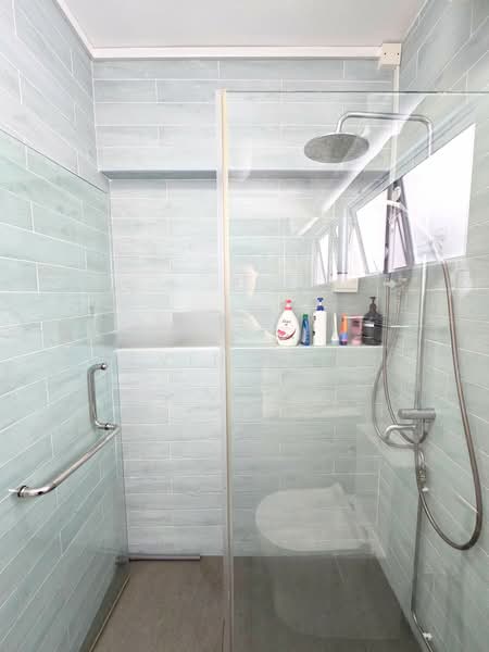 283 Toh Guan Road, 283 Toh Guan Road, 3 Bedrooms, 969 sqft, HDB Flat For Sale, by Alvin Chan, 500224124 - Master Bathroom - PropertyGuru.com.sg