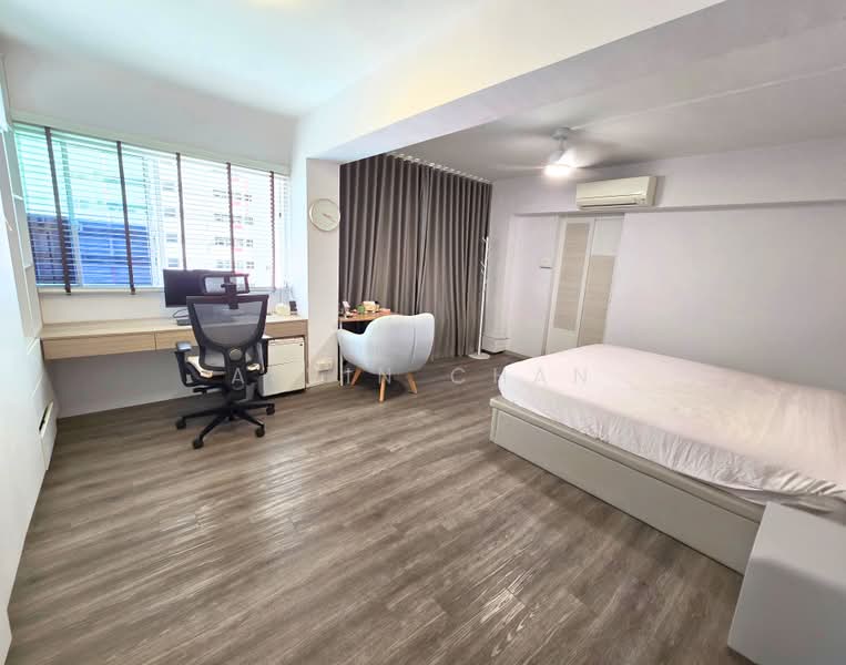 283 Toh Guan Road, 283 Toh Guan Road, 3 Bedrooms, 969 sqft, HDB Flat For Sale, by Alvin Chan, 500224124 - Master Bedroom - PropertyGuru.com.sg