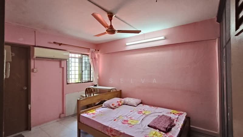 243 Jurong East Street 24, 243 Jurong East Street 24, 2 Bedrooms, 721 sqft, HDB Flat For Sale, by M. Selva, 500224140 - Bedroom - PropertyGuru.com.sg