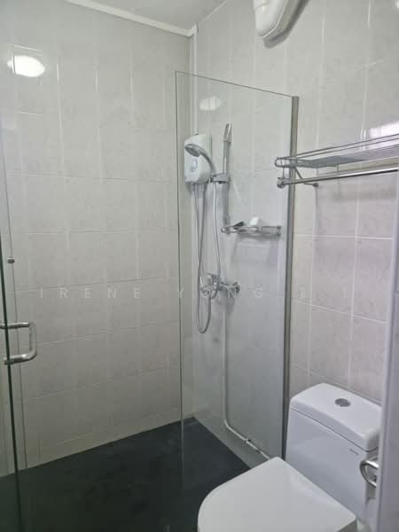 210 Tampines Street 23, 210 Tampines Street 23, 3 Bedrooms, 1,302 sqft, HDB Flat For Rent, by Irene Yong E L, 500224145 - Bathroom - PropertyGuru.com.sg