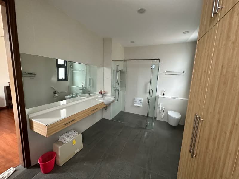 Mins walk to MRT! Excellent location, 546 Changi Road, 8 Bedrooms, 5,000 sqft, Bungalow House For Sale, by Fanny Goh, 500224155 - Bathroom - PropertyGuru.com.sg
