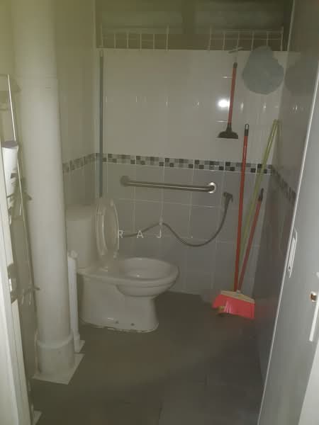 204 Bedok North Street 1, 204 Bedok North Street 1, 2 Bedrooms, 735 sqft, HDB Flat For Rent, by Raj ., 500224191 - Bathroom - PropertyGuru.com.sg