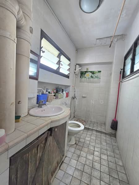 444 Choa Chu Kang Avenue 4, 444 Choa Chu Kang Avenue 4, 3 Bedrooms, 1,302 sqft, HDB Flat For Sale, by Novene Ng, 500224192 - Bathroom - PropertyGuru.com.sg