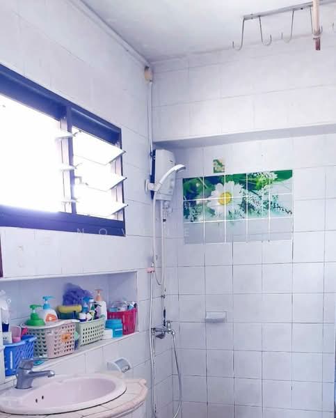 444 Choa Chu Kang Avenue 4, 444 Choa Chu Kang Avenue 4, 3 Bedrooms, 1,302 sqft, HDB Flat For Sale, by Novene Ng, 500224192 - Bathroom - PropertyGuru.com.sg