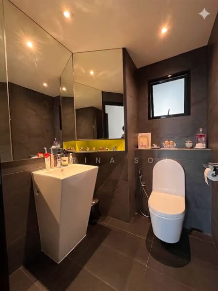 Aspen Heights, 261 River Valley Road, 2 Bedrooms, 1,130 sqft, Condominium For Sale, by Karina Soh, 500224199 - Common Bathroom - PropertyGuru.com.sg