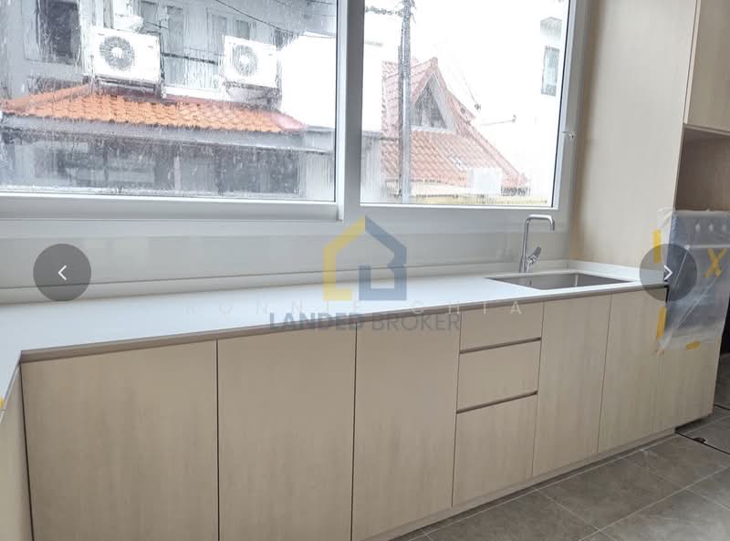 Opera Estate, Norma Terrace, 5 Bedrooms, 4,200 sqft, Terraced House For Sale, by Ronnie Chia, 500224244 - Kitchen - PropertyGuru.com.sg