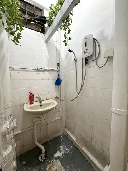 85 Lor 4 Toa Payoh, , 350 sqft, Shop / Shophouse For Rent, by Jordan Liew, 500224250 - Bathroom - CommercialGuru.com.sg