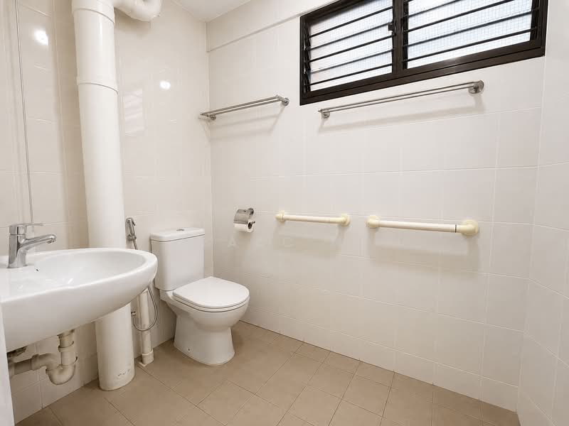 166 Tampines Street 12, 166 Tampines Street 12, 3 Bedrooms, 1,108 sqft, HDB Flat For Sale, by Isaac Ng, 500224259 - Bathroom - PropertyGuru.com.sg