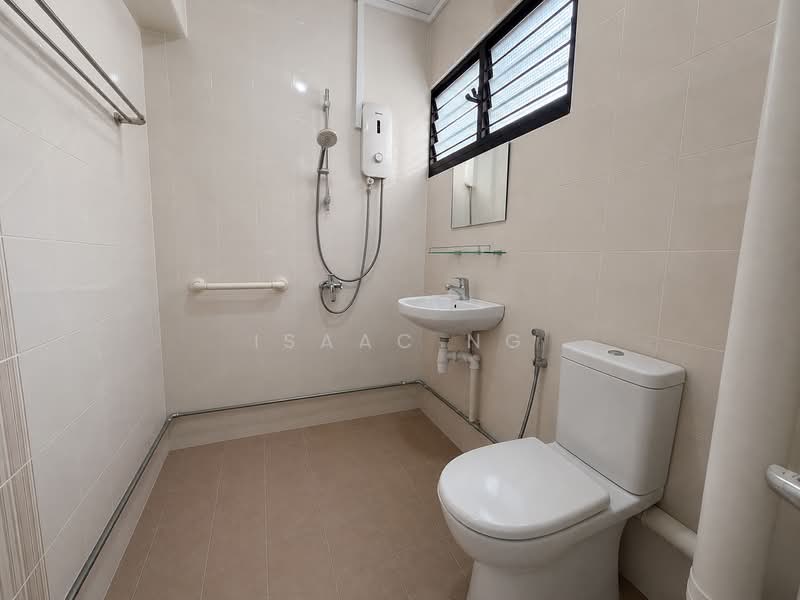 166 Tampines Street 12, 166 Tampines Street 12, 3 Bedrooms, 1,108 sqft, HDB Flat For Sale, by Isaac Ng, 500224259 - Bathroom - PropertyGuru.com.sg