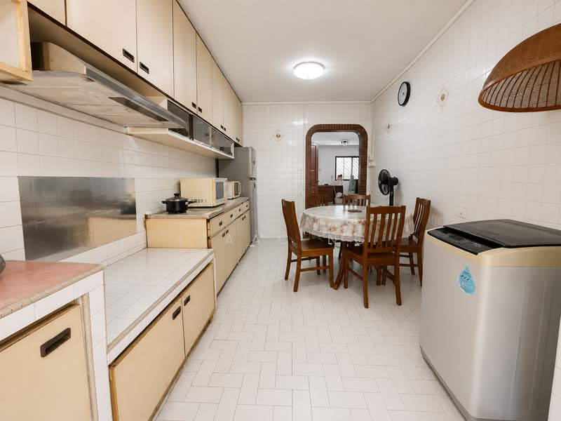 166 Tampines Street 12, 166 Tampines Street 12, 3 Bedrooms, 1,108 sqft, HDB Flat For Sale, by Isaac Ng, 500224259 - Kitchen - PropertyGuru.com.sg