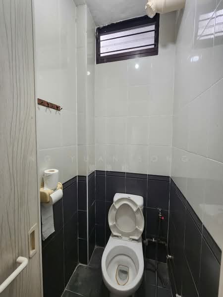 35 Telok Blangah Rise, Telok Blangah Rise, Harbourfront / Telok Blangah, 741 sqft, Shop / Shophouse For Rent, by Ng Yuan Song 黄源松, 500224264 - Bathroom - CommercialGuru.com.sg