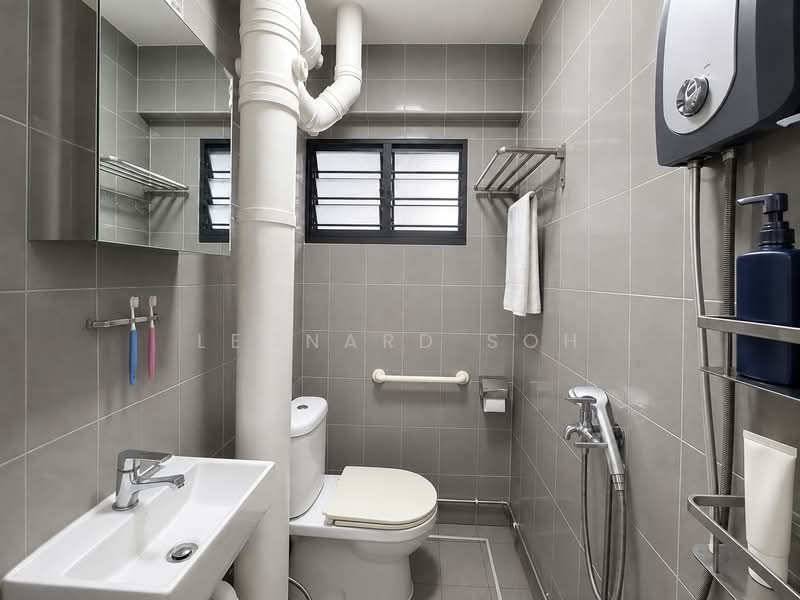 388 Yishun Ring Road, 388 Yishun Ring Road, 3 Bedrooms, 904 sqft, HDB Flat For Sale, by Leonard Soh, 500224270 - Bathroom - PropertyGuru.com.sg