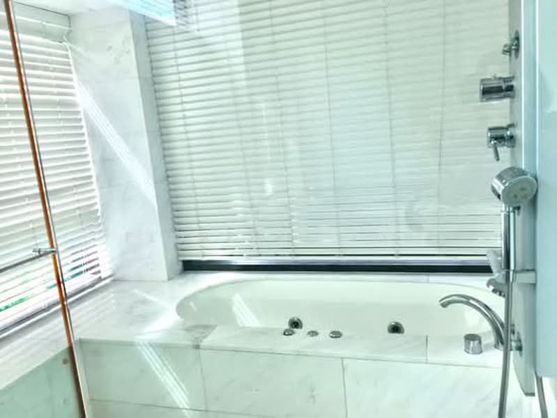 Belle Vue Residences, 15 Oxley Walk, 5 Bedrooms, 5,005 sqft, Condominium For Sale, by Florence Toh, 500224286 - Bathroom - PropertyGuru.com.sg